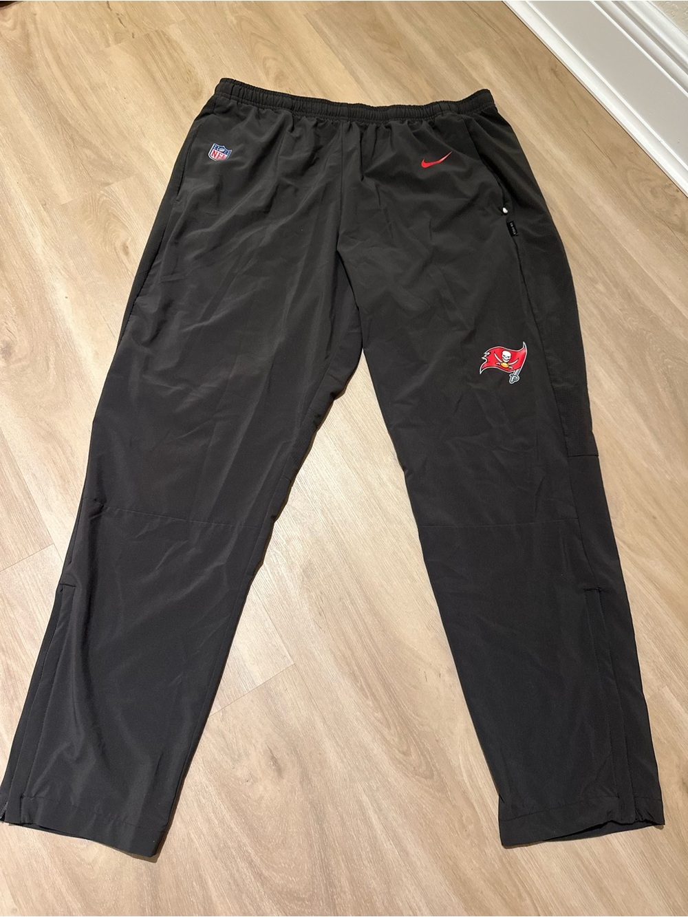 MENS XXL NIKE TAMPA BAY BUCCANEERS NFL FOOTBALL TEAM TRAVEL ON FIELD PANTS